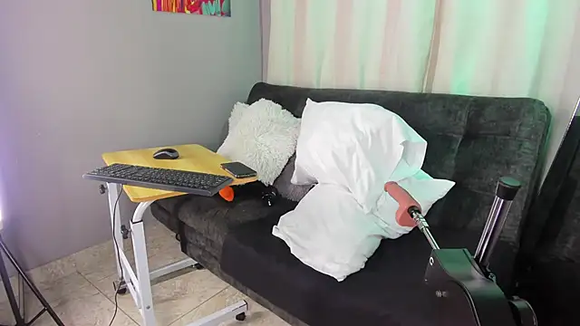 Snapshot of BonnieRitz chatting on December 2, 12:21 pm BonnieRitz online show from December 2, 12:21 pm