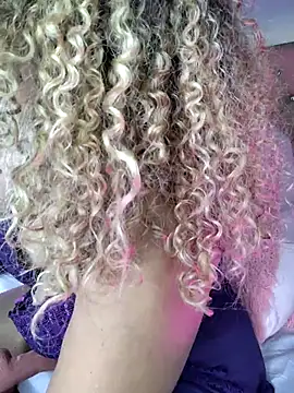 Snapshot of BonnieRitz chatting on December 15, 9:02 am BonnieRitz online show from December 15, 9:02 am