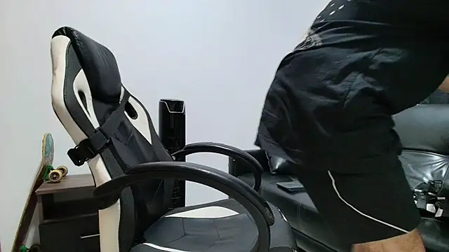 liorvante online show from March 5, 1:01 am