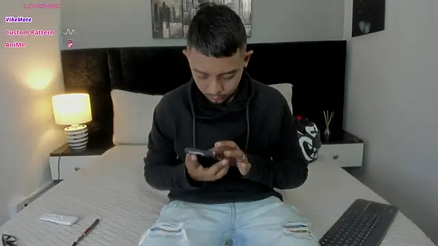 BASTIAN NICOLAS  online show from December 19, 9:55 pm