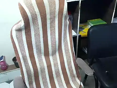 Snapshot of TwinklyBasket897 chatting on December 3, 3:21 pm TwinklyBasket897 online show from December 3, 3:21 pm