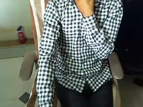 Snapshot of TwinklyBasket897 chatting on December 5, 5:05 am TwinklyBasket897 online show from December 5, 5:05 am