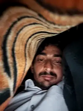 Snapshot of TwinklyBasket897 chatting on December 15, 5:39 pm TwinklyBasket897 online show from December 15, 5:39 pm