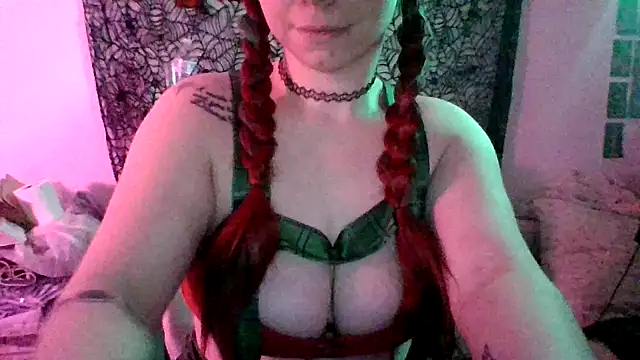 Snapshot of spunfoxxx chatting on December 2, 11:11 pm spunfoxxx online show from December 2, 11:11 pm