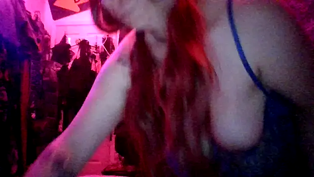 Snapshot of spunfoxxx chatting on December 18, 7:42 pm spunfoxxx online show from December 18, 7:42 pm