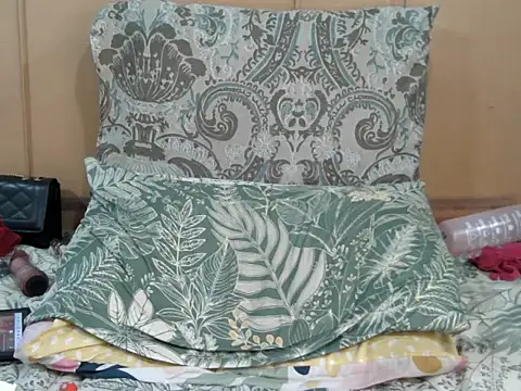 Snapshot of naughty_horny_bitch chatting on February 16, 7:04 am naughty horny bitch online show from February 16, 7:04 am