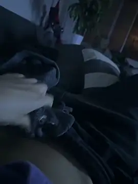 Snapshot of ResponsibleAir2 chatting on December 1, 9:36 am ResponsibleAir2 online show from December 1, 9:36 am