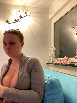 YoungJoyce online show from December 15, 4:11 pm