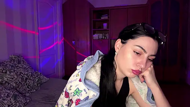 Snapshot of Radiant_Luna chatting on December 15, 6:23 pm Radiant Luna online show from December 15, 6:23 pm