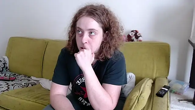 DeliaBlew online show from May 19, 4:57 pm