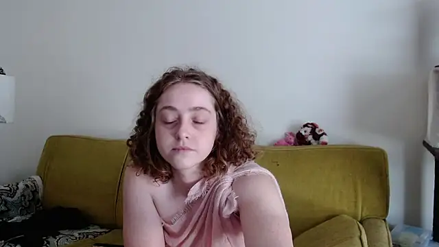 DeliaBlew online show from May 21, 4:47 pm