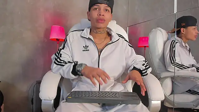 Snapshot of Renzo_Dogan chatting on December 2, 2:39 am Renzo Dogan online show from December 2, 2:39 am