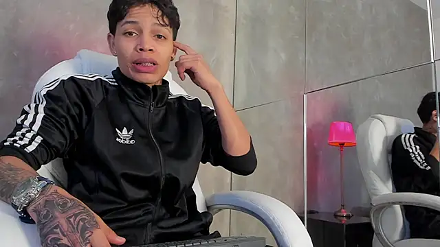 Snapshot of Renzo_Dogan chatting on December 3, 3:03 am Renzo Dogan online show from December 3, 3:03 am