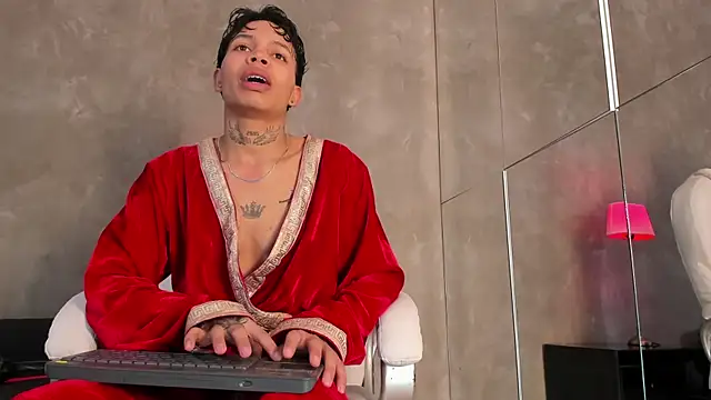 Snapshot of Renzo_Dogan chatting on December 15, 7:18 pm Renzo Dogan online show from December 15, 7:18 pm