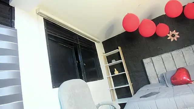 Snapshot of Cherrybombs_ chatting on April 28, 3:44 am Cherrybombs online show from April 28, 3:44 am