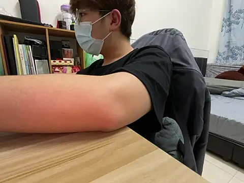 hiiiizzzz online show from February 23, 3:42 pm