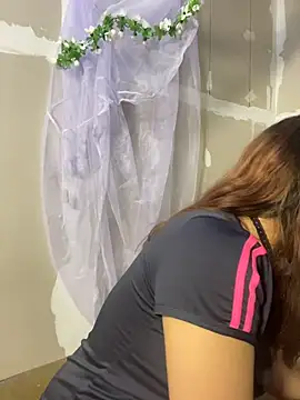 Snapshot of dakota021 chatting on April 2, 12:30 am dakota021 online show from April 2, 12:30 am