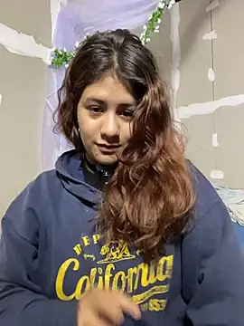 Snapshot of dakota021 chatting on April 4, 12:42 am dakota021 online show from April 4, 12:42 am