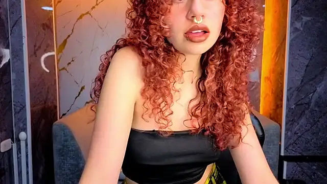 Snapshot of Merida_b chatting on December 3, 8:07 pm Merida b online show from December 3, 8:07 pm