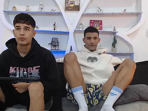 Snapshot of BIG_COCKS chatting on December 3, 1:24 am BIG COCKS online show from December 3, 1:24 am