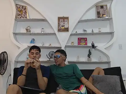 Snapshot of BIG_COCKS chatting on December 4, 1:15 am BIG COCKS online show from December 4, 1:15 am