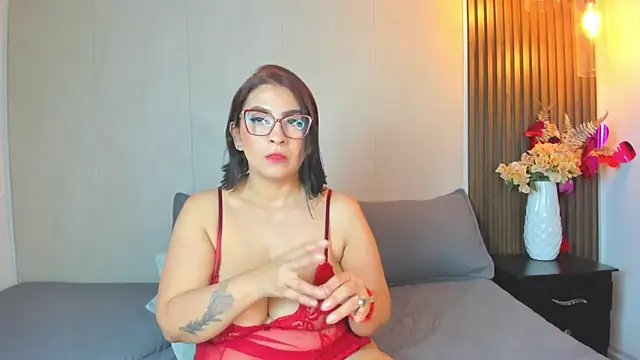 Snapshot of Meggan_Moree chatting on April 4, 7:11 pm Meggan Moree online show from April 4, 7:11 pm