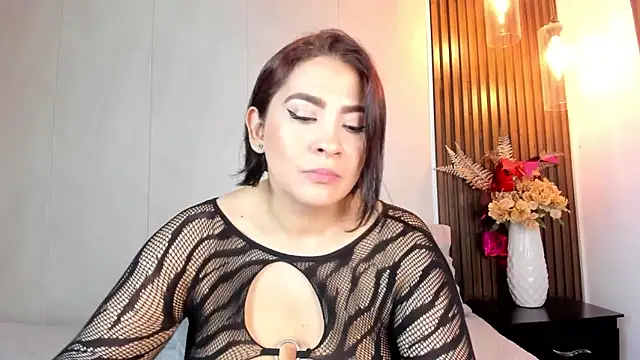 Snapshot of Meggan_Moree chatting on May 2, 7:52 pm Meggan Moree online show from May 2, 7:52 pm