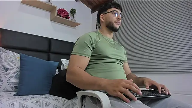 mike foxxx  online show from February 7, 3:32 am