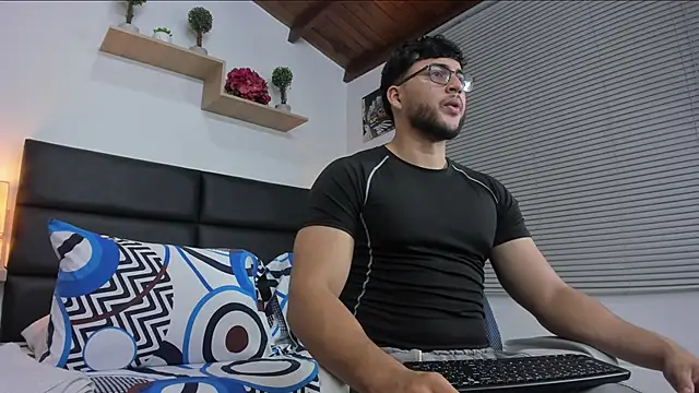 mike foxxx  online show from February 11, 3:33 am