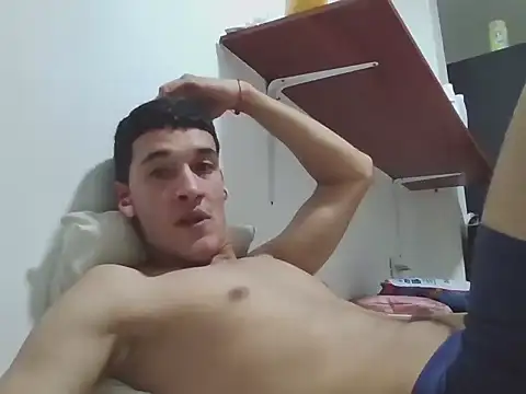 Snapshot of am_cvo1824 chatting on December 4, 12:31 am am cvo1824 online show from December 4, 12:31 am