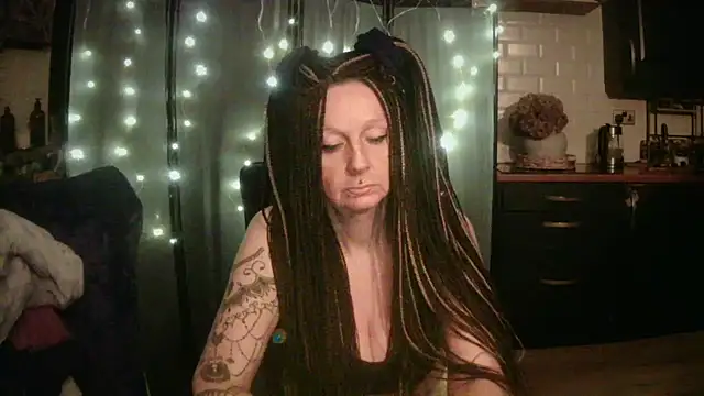 Snapshot of pixxiexo chatting on February 18, 12:06 am pixxiexo online show from February 18, 12:06 am