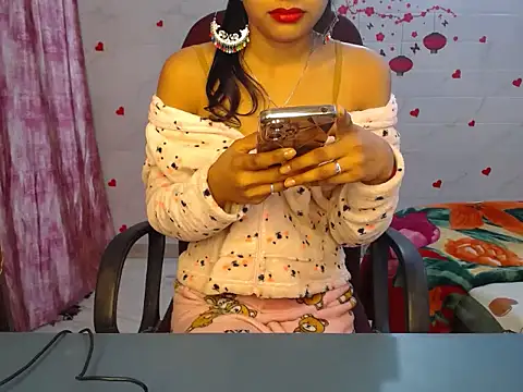 Parimodel19 online show from February 4, 10:10 am