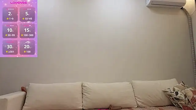 Snapshot of emiliblanc chatting on December 14, 8:02 pm emiliblanc online show from December 14, 8:02 pm