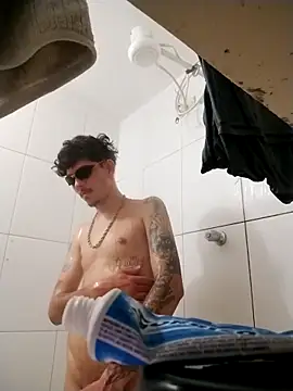 Snapshot of Lucasmk777 chatting on December 17, 12:00 pm Lucasmk777 online show from December 17, 12:00 pm