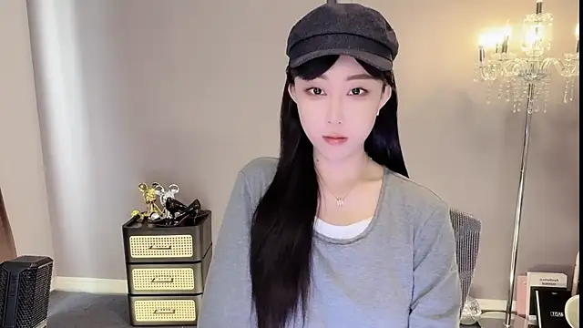 Snapshot of Miahave chatting on December 14, 1:44 am Miahave online show from December 14, 1:44 am