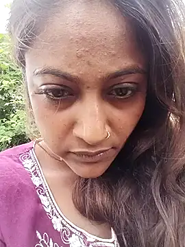 Snapshot of dusky_diva_d chatting on August 4, 4:37 am dusky diva d online show from August 4, 4:37 am