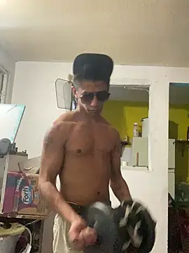 Snapshot of ivanmoremore chatting on March 29, 8:25 am ivanmoremore online show from March 29, 8:25 am