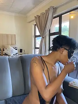 Snapshot of Fancy_Face28 chatting on February 27, 8:36 am Fancy Face28 online show from February 27, 8:36 am