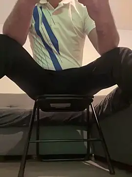 grosqueue3838 online show from December 16, 8:47 pm