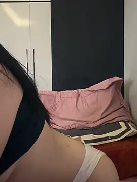 Snapshot of MGirlCute chatting on December 13, 8:58 pm MGirlCute online show from December 13, 8:58 pm