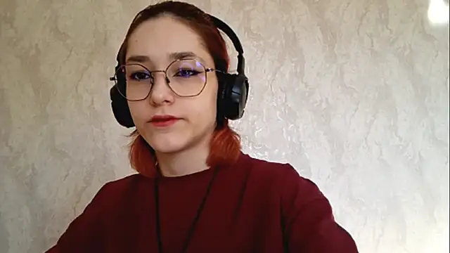 Snapshot of LinaWatter chatting on December 14, 8:30 am LinaWatter online show from December 14, 8:30 am