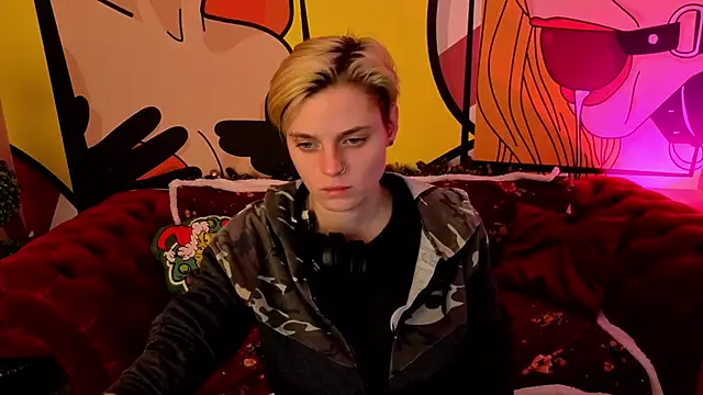 Snapshot of RoxyFlamee chatting on December 15, 1:37 pm RoxyFlamee online show from December 15, 1:37 pm