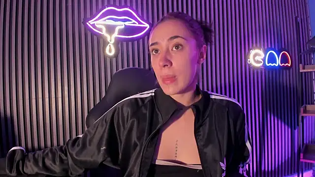 Ariana collinss online show from May 25, 12:22 pm