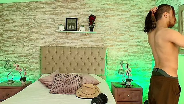 PatrickS25 online show from February 7, 3:32 am