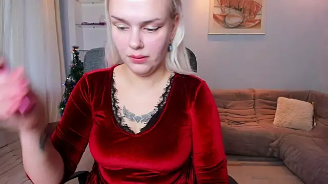 Snapshot of KamillaJei chatting on December 4, 6:34 am KamillaJei online show from December 4, 6:34 am