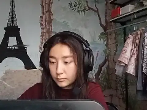 Snapshot of Sofiaherexo chatting on December 4, 9:29 am Sofiaherexo online show from December 4, 9:29 am