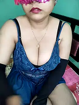 Snapshot of CherrychloeXO chatting on February 16, 5:36 am CherrychloeXO online show from February 16, 5:36 am