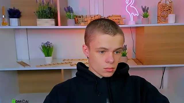 Snapshot of veldi_to chatting on December 17, 12:33 pm veldi to online show from December 17, 12:33 pm