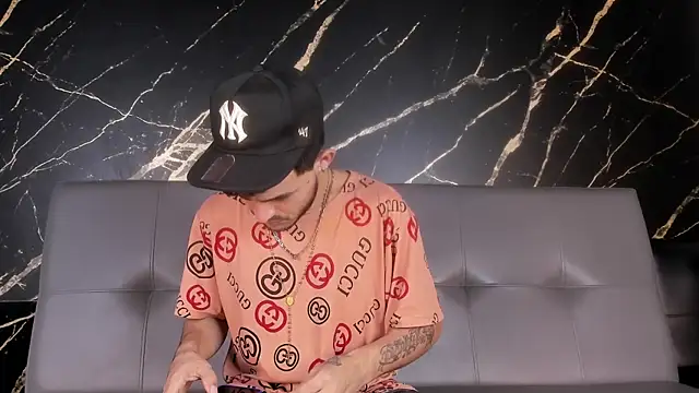 Snapshot of master_king_777 chatting on December 2, 1:39 pm master king 777 online show from December 2, 1:39 pm