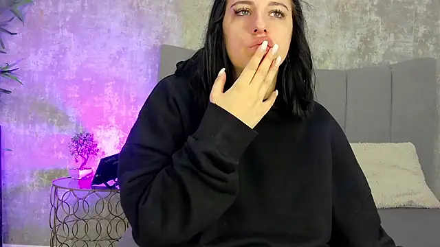 LucyRayy online show from March 21, 6:51 am